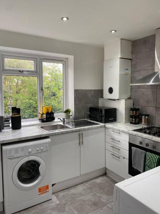 Luxury 2 Bedroom Apartment, Parking, Few Minutes Walk From Wembley Stadium Londres Exterior foto