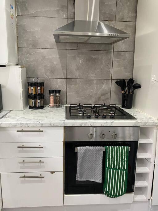 Luxury 2 Bedroom Apartment, Parking, Few Minutes Walk From Wembley Stadium Londres Exterior foto
